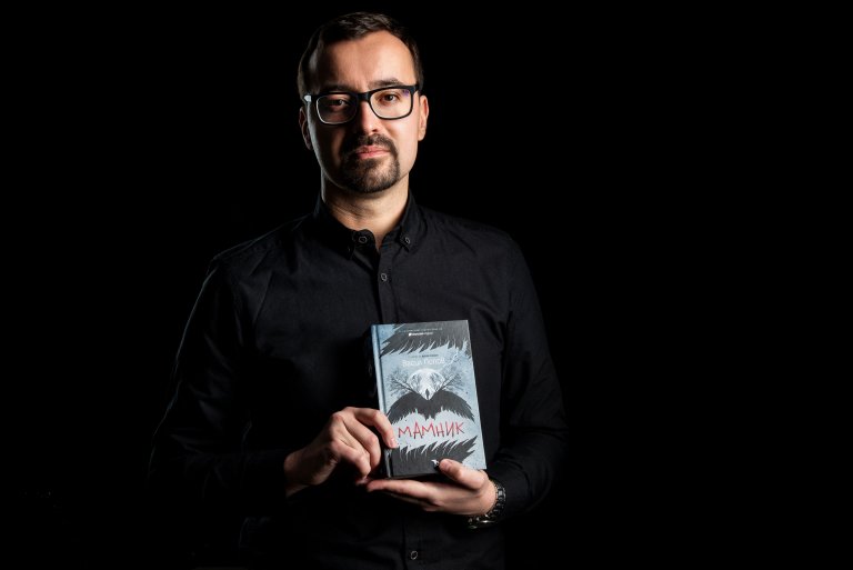 Васил Попов, който спечели първия конкурс със своя "Мамник", през последните месеци е най-предпочитаният автор в платформата.