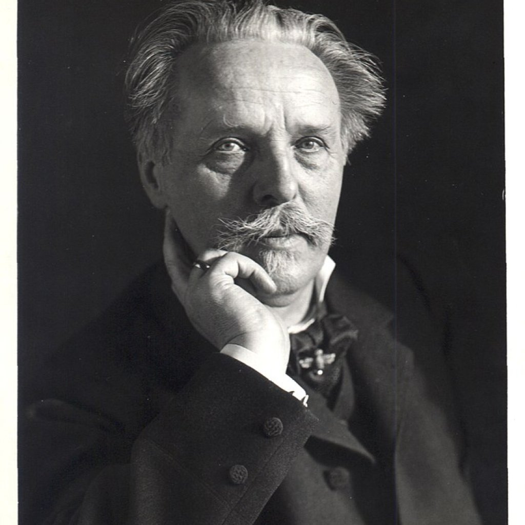 Karl May in 1906. Photo courtesy Karl May Museum, Radebeul, Germany.