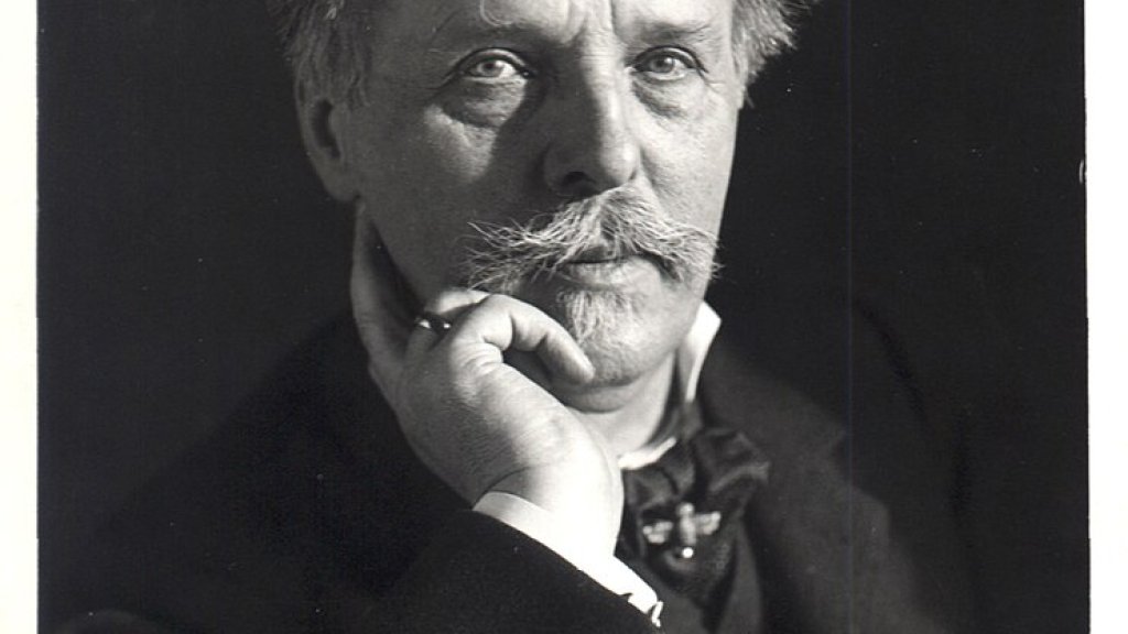 Karl May in 1906. Photo courtesy Karl May Museum, Radebeul, Germany.