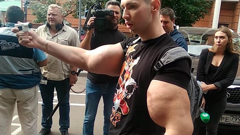 Руки-Базуки с бицепси по-големи от главата: Синтол, вазелин и среща със смъртта