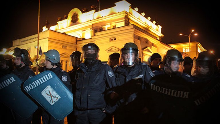 Дойде време протестиращите да броят полицаите