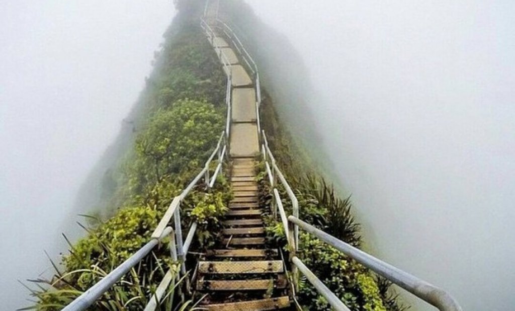 Популярна някога туристическа дестинация на име "Стълба в небето", Оаху, Хавай

Снимка: migueltoralba