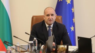 Радев гони американските самолети от София, ако Тръмп не махне визите за българи
