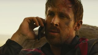 The Gray Man
Фаворитът ни сред филмите на Netflix за 2022 г. има екип с опит в правенето на блокбъстъри. В този шпионски трилър Райън Гослинг (Drive) влиза в ролята на наемник, работещ за ЦРУ. Когато разкрива тайни на агенцията, негов сбъркан бивш колега (Крис Еванс, познат ви като Капитан Америка) обявява награда за главата му. Така по петите на наемника се оказват редица убийци от различни държави.
Режисьори на филма са братята Антъни и Джо Русо, добре познати с хитовите "Отмъстителите: Война без край" и "Отмъстителите: Краят", а сценарият е дело на Кристофър Маркъс и Стивън Макфрийли, работили по гореспоменатите филми, като техният сценарий е базиран на романа The Gray Man на Марк Грийни. 
Важно е да отбележим, че във филма ще видим и Ана де Армас ("Вади ножовете", "Смъртта може да почака"), която се превръща в любимото ни присъствие в криминални и шпионски екшъни.
