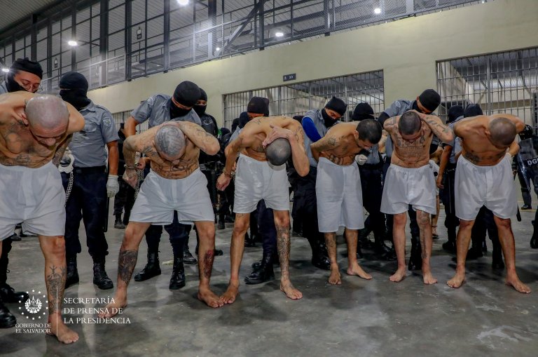 Затворите в Салвадор са сред най-страшните и неприятни места на планетата, където човек може да попадне.