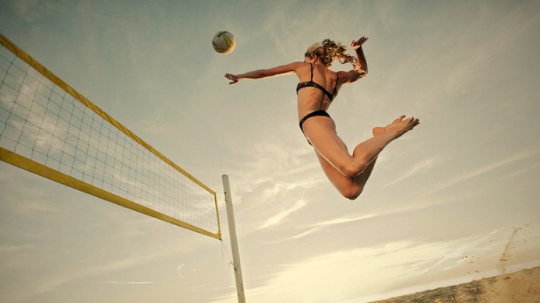 Плажният волейбол е атрактивен и супер секси...