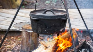 Каналът Wilderness Cooking никак не е подходящ за вегани...