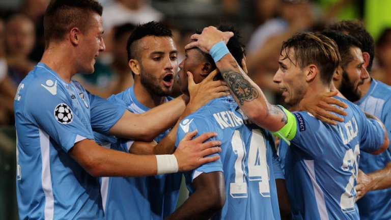 9. Лацио
След третата позиция през миналия сезон, очаквана или не, „орлите“ имат да защитават репутацията си, а и мястото си в в зона „Шампионска лига“. Антонио Кандрева, Фелипе Андерсон, Марко Пароло и Стефан де Врий ще са ключовите играчи през този сезон. От новото попълнение Сергей Милинкович също се очаква много.
Прогноза: 4 място