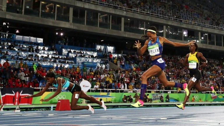 В името на победата! Финалът на 400 метра при жените в Рио 2016 завърши по изумителен начин. Шоне Милър измъкна олимпийската титла под носа на голямата фаворитка - световната шампионка на 400 метра от Пекин 2015 и олимпийска на 200 метра от Лондон 2012 Алисън Филикс. Състезателката от Бахамите реши да плонжира към финалната линия и изпревари с 0.07 секунди Филикс.