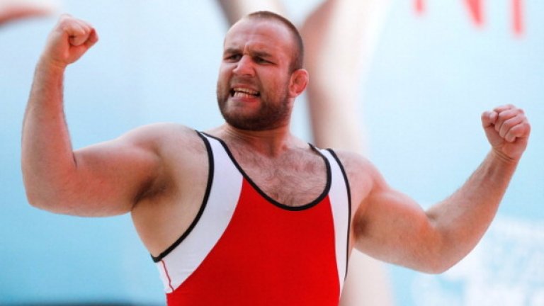 Тервел Длагнев. Голямата американска надежда за злато в тежка категория при борците. 30-годишният гигант е роден у нас, но родителите му се местят в Тексас, когато Тервел е едва на 4. Бащата Ивайло се решава на смелата стъпка през 1989 г., когато в семейната гарсониера живеят седем души от три поколения. В плановете му обаче не влиза едногодишният престой в бежански лагер в Австрия. По-късно родителите на Длагнев се развеждат, а той се утвърждава като един от най-добрите американски борци.