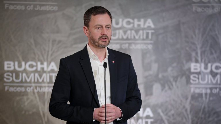 Правителството в страната падна след серия от оставки на министри