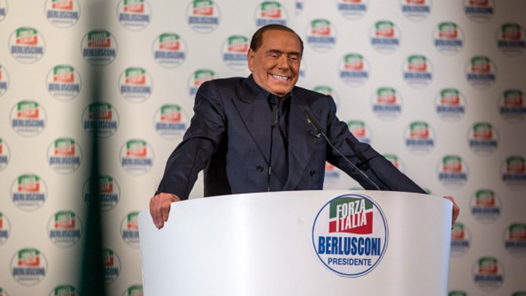 От екипа на Берлускони казаха, че състоянието му е стабилно