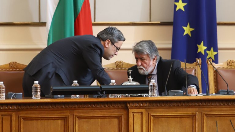 Често си повтаряме, че българската политика е ударила дъното, но това заседание ме кара да си мисля, че дъно няма, а ние сме в състояние на свободно падане