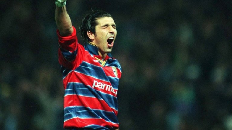 Общо за периода 1995-2001 г. Буфон участва в 220 мача с екипа на Парма. За този период може да се похвали с триумф за Купата на УЕФА (сега Лига Европа) през сезон 1998-99 и Купата на Италия през същата кампания, а на следващата година печели и Суперкупата на страната. Освен това с екипа на Парма Буфон направи дебюта си в Шампионската лига.