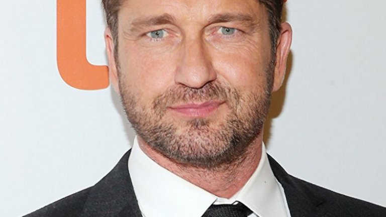 Джерард Бътлър 
Бътлър е звездата в не една или две холивудски продукции, сред които "300", "Геобуря" и "Бърлога на крадци". Сексапилният му акцент го прави особено популярен сред женската аудитория. Шотландският актьор може да се похвали и с диплома по право от университета в Глазгоу.