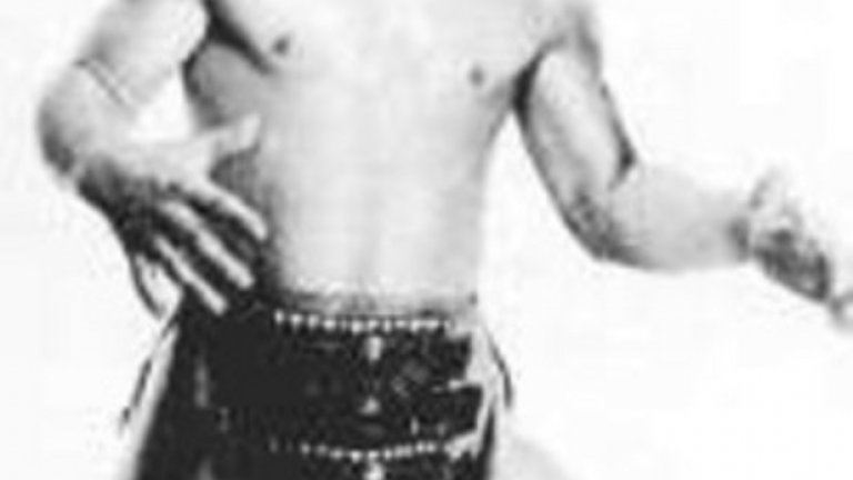 Лионел Жиру. Канадският професионален борец, висок едва 130 сантиметра, става известен с прякора Малкия бобър. През 1973 г. е обявен за Борец на годината от  Pro Wrestling Illustrated. Последната му изява на подиума е чак през 1987-а, когато е на 52 г. Умира през 1995-а.