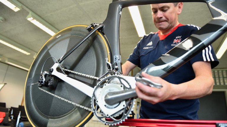 Механичните електромотори могат да увеличат скоростта с не повече от 5-6 километра, но на високо състезателно ниво това оказва голямо влияние.