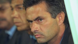 Моуриньо в Бенфика - една кратка, но съдържателна история, която сякаш разкрива всички хубави и лоши страни на мениджъра. Жозе ще запише своя мач №1000 в кариерата тази неделя начело на Рома