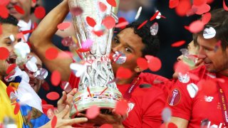 На 20 караше автобус, Юве го излъга, но се превърна в легенда на Севиля и Лига Европа