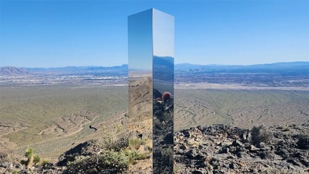 las-vegas-monolith-l