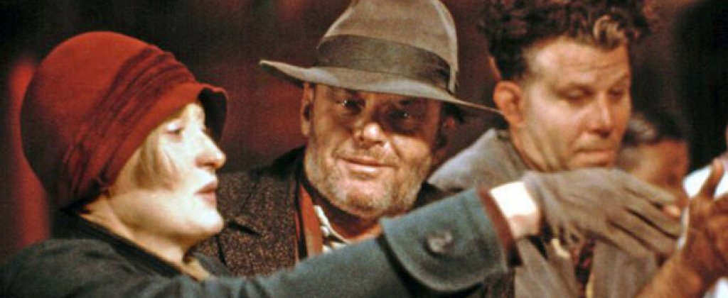 Мерил Стрийп и Джак Никълсън в :"Диворасляк"(Ironweed, 1987)
Няма по-голям актьорски тандем от Стрийп-Никълсън, които имат общо шест награди "Оскар" и 25 номинации. Тези страхотни актьори играят в "Горещо сърце" (Heartburn) отново заедно само година по-рано. И все пак следващият им филм "Диворасляк" няма касов успех, въпреки че опредлено го заслужава.
Историята за двама бездомни, които се срещат в Ню Йорк през 1938 година е базирана по книгата на Уилям Кенеди. Филмът е сърцераздирателен и истински, а играта на двамата големи актьори - незабравима. Дори само заради техните живи диалози си струва гледането.