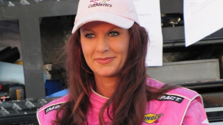 Дженифър Джо Коб
Дженифър се състезава в две от сериите на NASCAR, но все още не е успяла да се пребори за място сред големите звезди в шампионата – Sprint Cup.