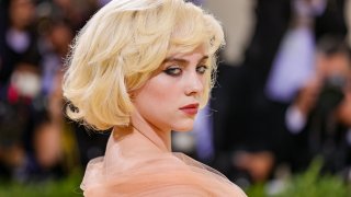 Били Айлиш отвръща на удара на троловете