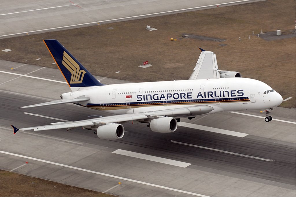 Singapore_Airlines_Airbus_A380_jpg_04
