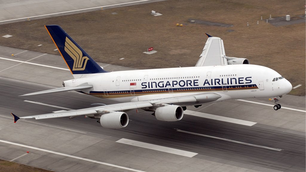 Singapore_Airlines_Airbus_A380_jpg_04