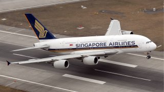 Singapore_Airlines_Airbus_A380_jpg_04