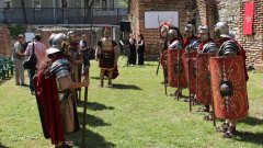 Историческа възстановка посрещнаха гостите на новия посетителски център на Големите римски терми във Варна 