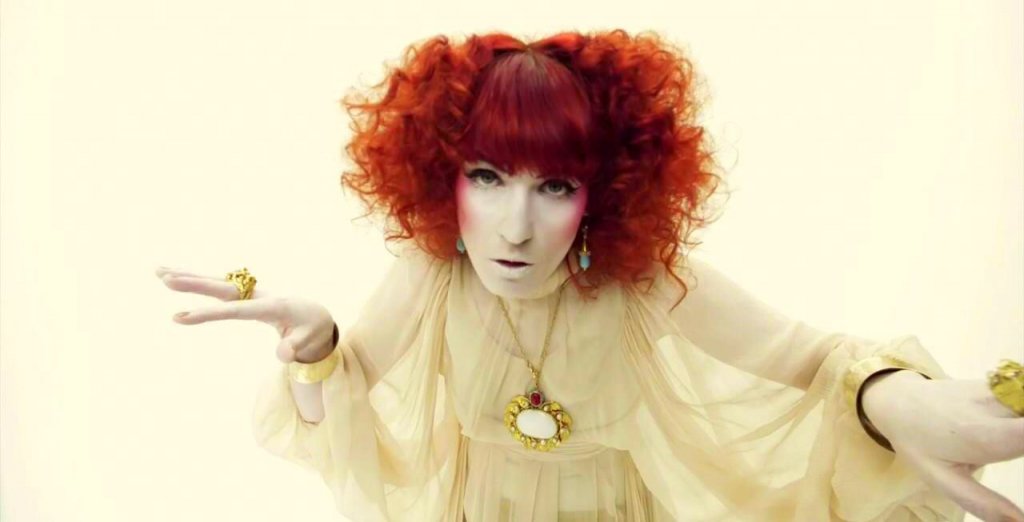 Florence and The Machine - Dog Days Are Over
Посланието е ясно - мрачното време свърши. Или поне скоро ще свърши. Florence and The Machine винаги е добро решение, когато искате нещо за душата.