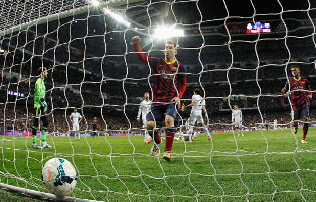 Победно попадение на "Сантяго Бернабеу" срещу Реал в Ел Класико, като вечните сблъсъци вече имат нов топ голмайстор - Лео Меси с 21 гола.
