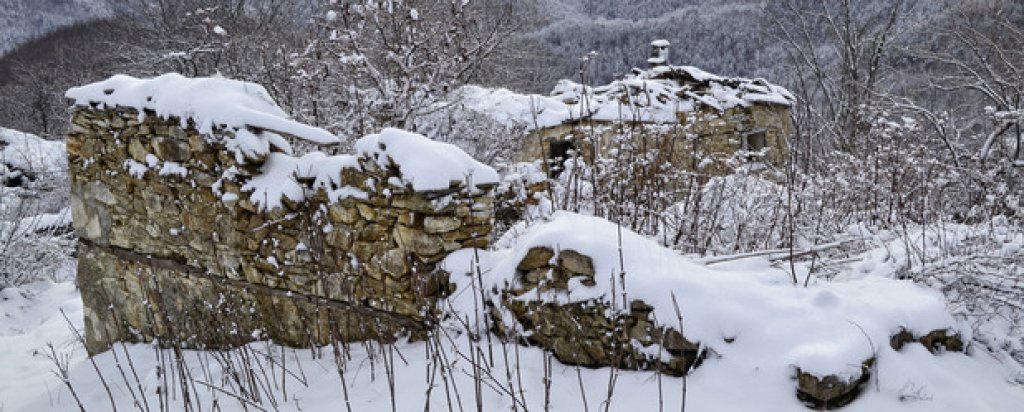 Стамбулар е една от многото изоставени махали, разпръснати по хълмовете в района на село Гърбище.