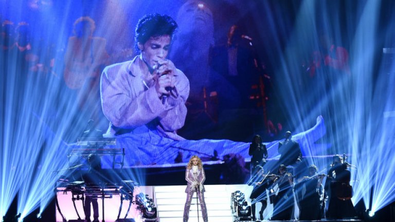 Мадона и Стиви Уондър изпълниха хита на Шиниъд О Конър "Nothing Compares 2 U" в памет на покойния Принс