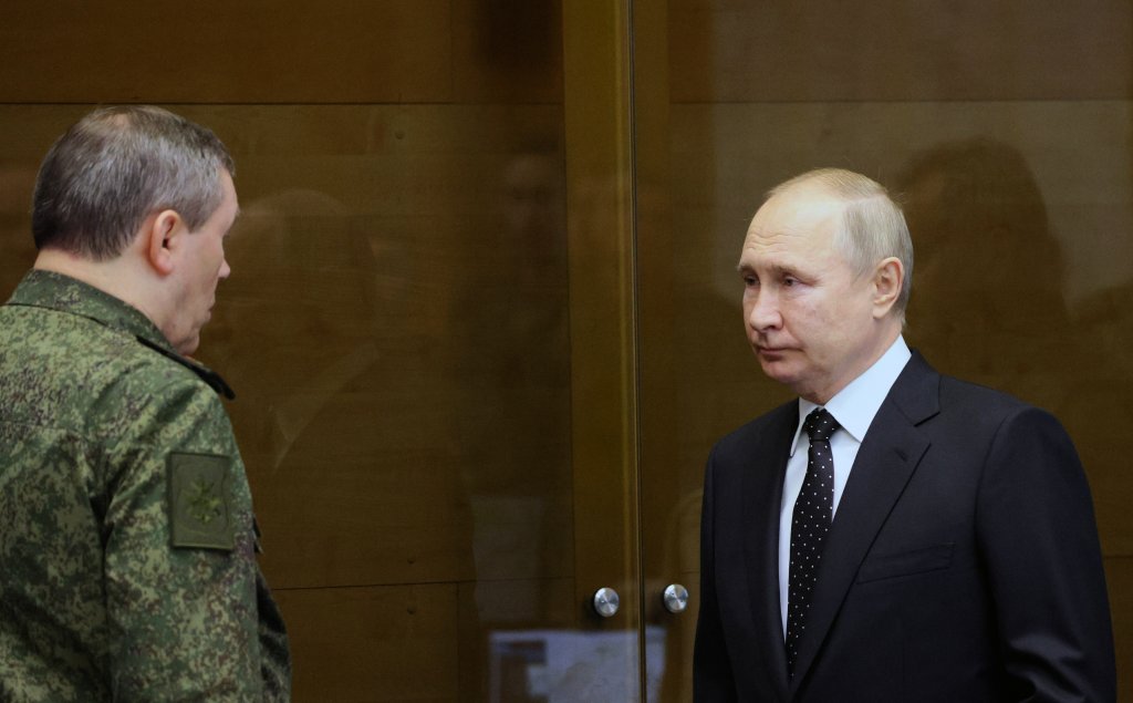 На среща с Обединения щаб на родовете войски руският президент е поискал идеи как да бъде продължена т.нар. "специална операция"