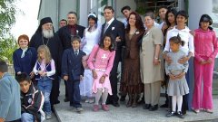 В дома, построен от фондацията на отец Иван, са настанени 84 души, сред които и трийсетина деца