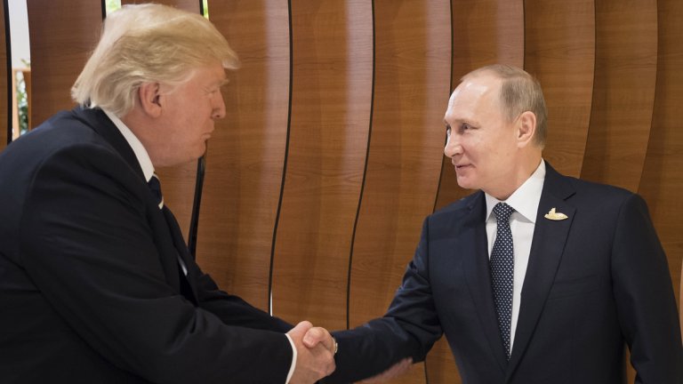 Среща извън протокола между Тръмп и Путин скандализира САЩ