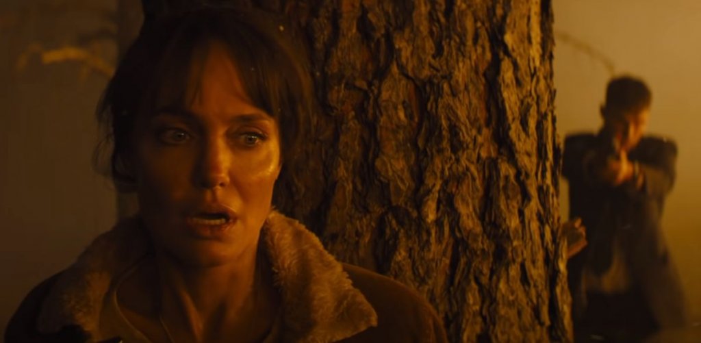 "Те пожелаха смъртта ми" (Those Who Wish Me Dead)
Кога: 14 май
Къде: кината
Анджелина Джоли се завръща на екран в нео-уестърн трилъра на Тайлър Шеридан ("Сикарио", Hell or High Water). Дете става свидетел на това как двама наемни убийци ликвидират баща му. Момчето успява да избяга в гората, където попада на Хана (Джоли) - бивш пожарникар, преследвана от спомените за грешките си. Хана и детето вече се превръщат в обща цел за преследвачите, които освен всичко друго запалват гората. Шеридан е доказал, че може да разказва качествени истории на екран и с интерес очакваме този му филм.