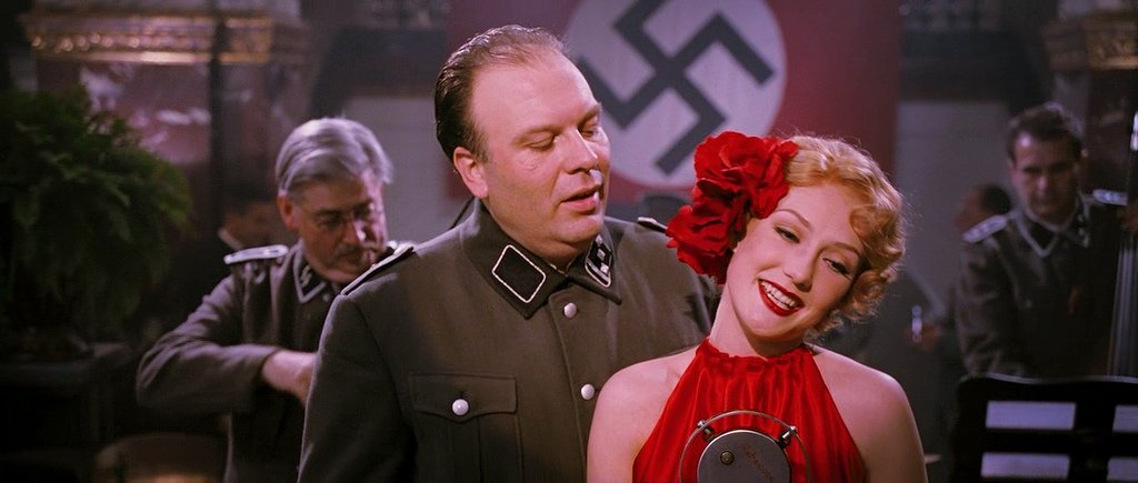 Black Book (2006)
Верховен прави голямото си завръщане в родната Холандия с този филм. Трилърът за Втората световна война е признат от всички като най-добрия холандски филм на всички времена. Сюжетът е за еврейски шпионин (Карис вас Хутен), която работи 