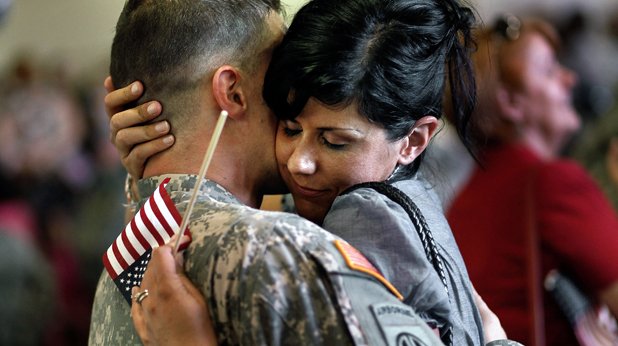 Американски войник се завръща у дома

