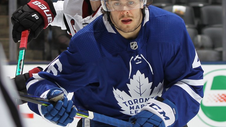 Понтус на леда с екипа на Торонто. Когато беше повикан в НХЛ, той беше водещ голмайстор на втория отбор Торонто Марлис в АХЛ