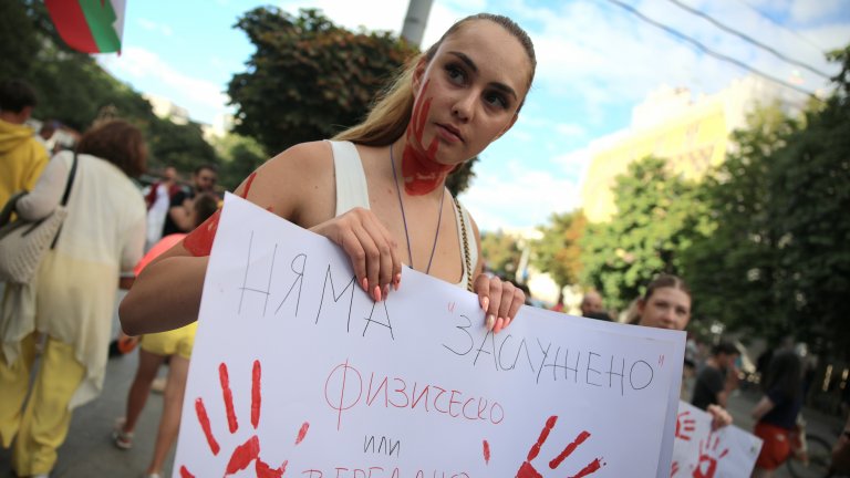 Демонстрантите настояват за още законови промени
