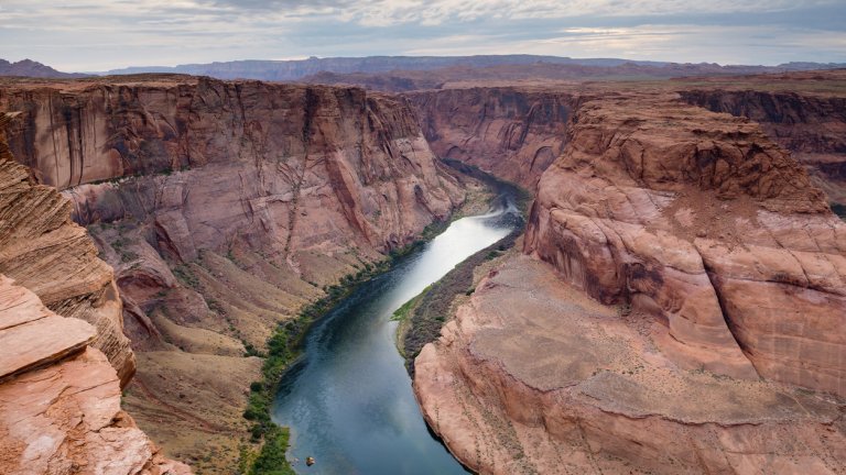 Река Колорадо тече в продължение на 430 км. през Гранд Каньон.