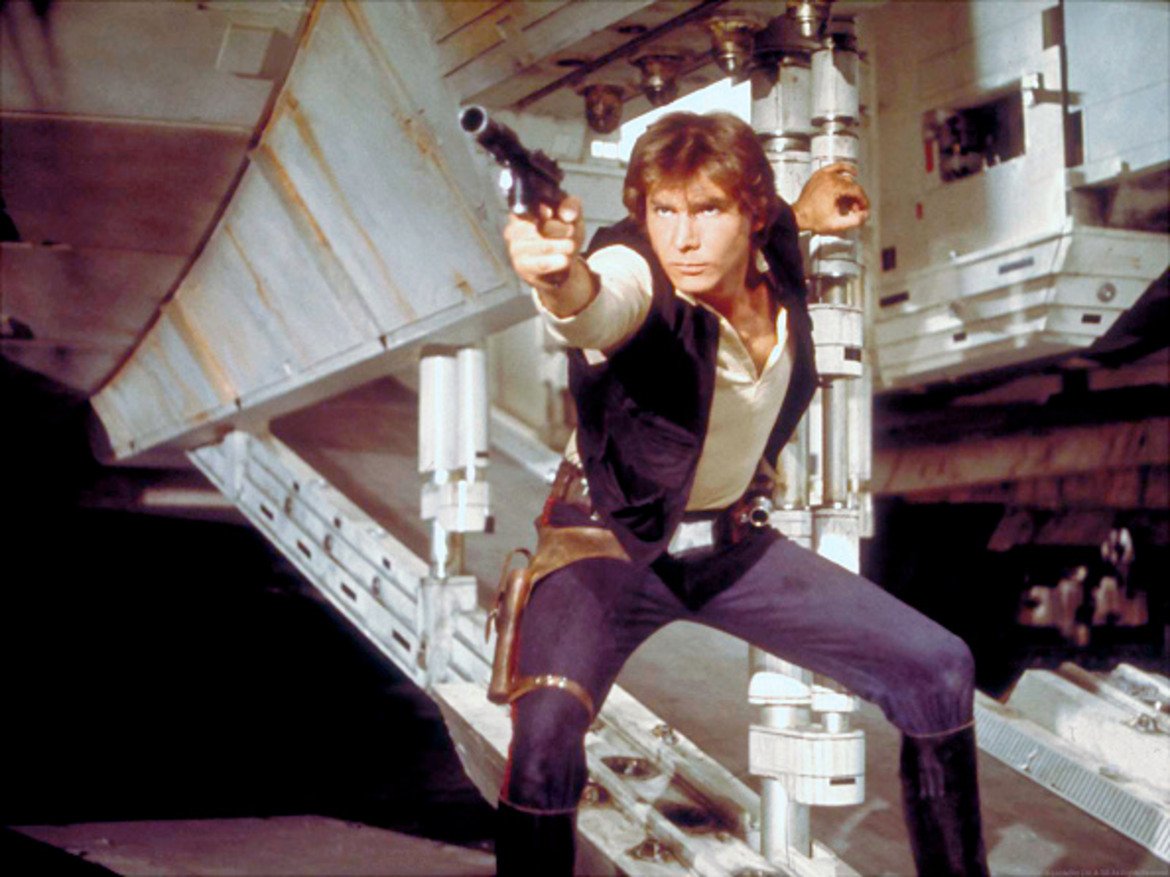 Бластерът на Хан Соло - Star Wars/"Междузвездни войни"
В галактика, където лазерните мечове са възможно най-якото оръжие, един бластер все пак успява да изпъкне. И Хан Соло го притежава. Това е модифициран тежък бластер модел DL-44. Той е по-мощен от обикновените подобни оръжия, но без това да влияе на точността. Именно по тази причина той е забранен от Империята. Освен това той го модифицира за стрелба само с една ръка, правейки времето му за реакция значително по-бързо. Въобще има причина Хан да предпочита това оръжие пред който и да е лазерен меч. 
