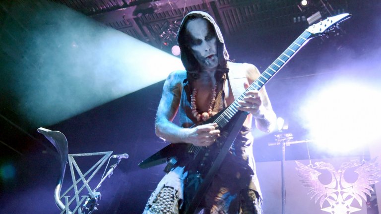 Културната война в Полша тече с пълна сила, а на предните линии е Нергал от Behemoth