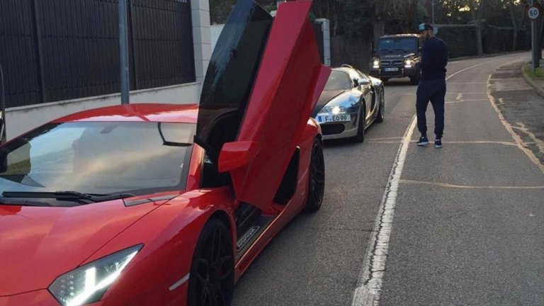 Колата развива максимална скорост от почти 330 км/ч.