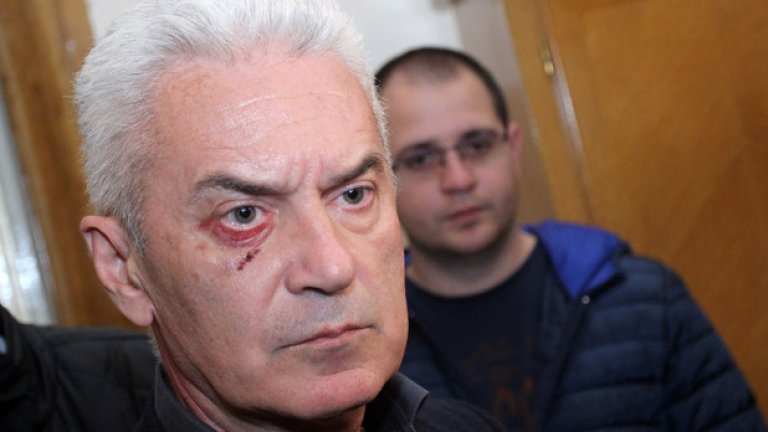 Последната хулиганска проява на Волен Сидеров - нахлуването в НАТФИЗ в нощта на изборите през 2015 г. - приключи с юмрук в лицето на депутата