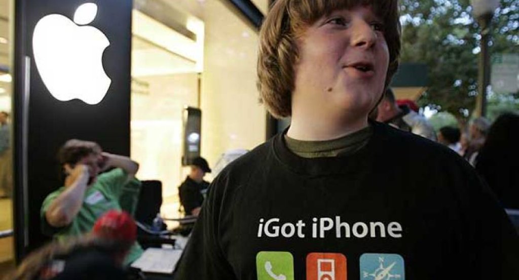 iPhone излиза в САЩ през юни 2007