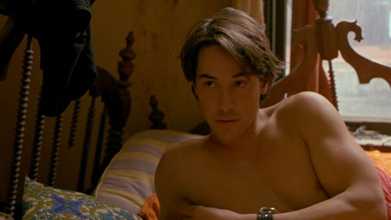 Моят личен Айдахо 
Точно както в "Адвокат на дявола", и тук Рийвс излиза от обичайното си амплоа и поема немалък риск с ролята на Скот Фейвър. Той идва от богато семейство, но в бунта си е избрал да се прехранва като гей жиголо. Така се запознава и с "колегата" си Майк Уотърс (в ролята е Ривър Финикс). 
Режисьор на филма е Гюс Ван Сант, който получава изключително трудно финансирането за проекта си. Сценарият претърпява множество промени, някои от които се случват в хода на снимките. Киану също отначало не е съгласен да влезе в толкова спорен образ, но Ривър Финикс успява да го убеди да се включи.